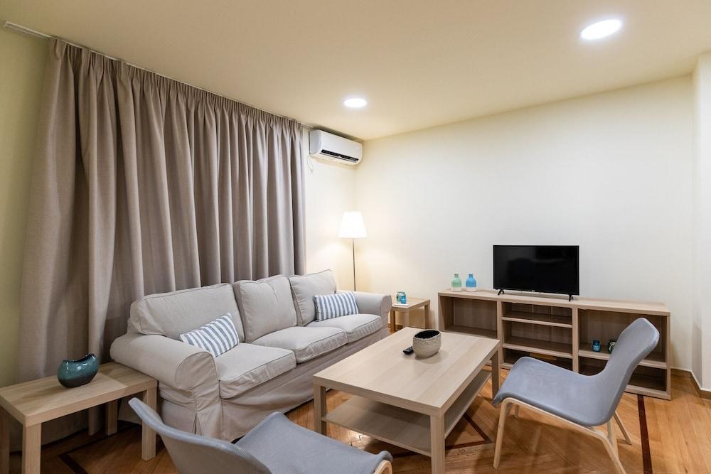 Athens Kyniska Studio Luaran gambar